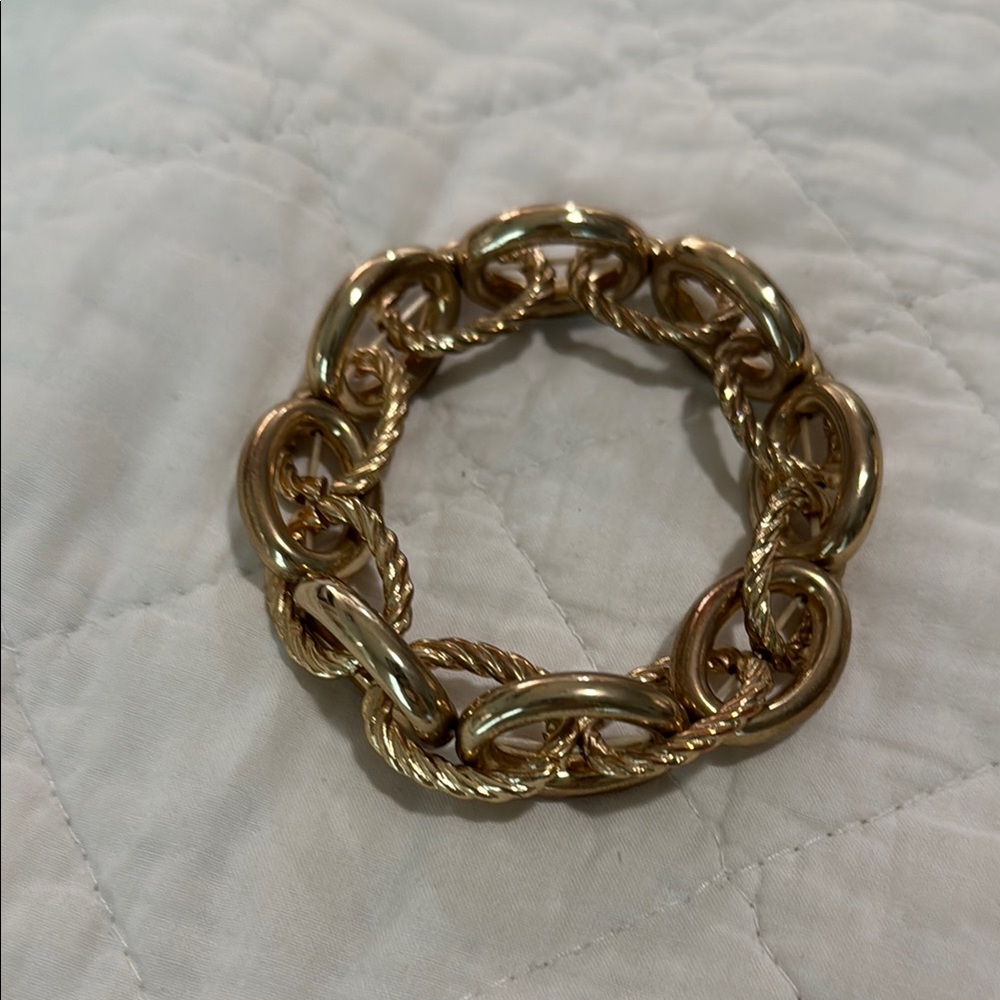 Elegant Gold Chain Bracelet